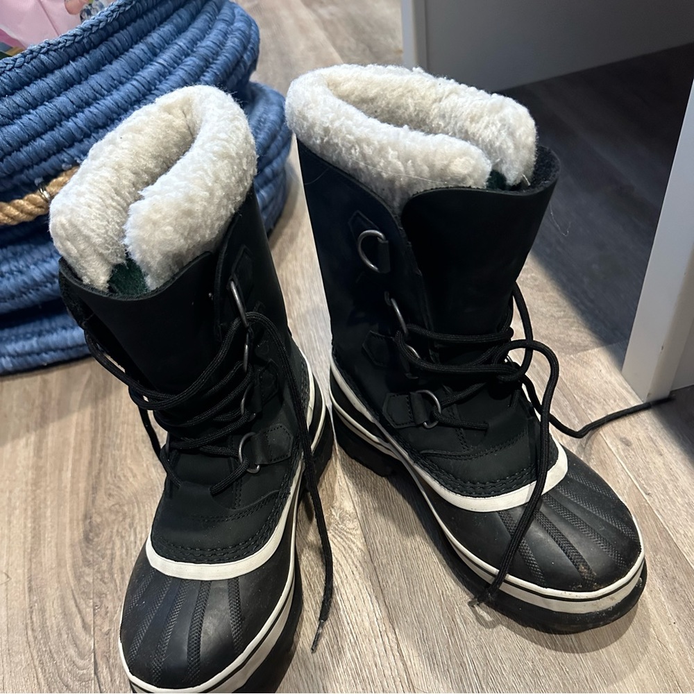 Sorrel snow boots
